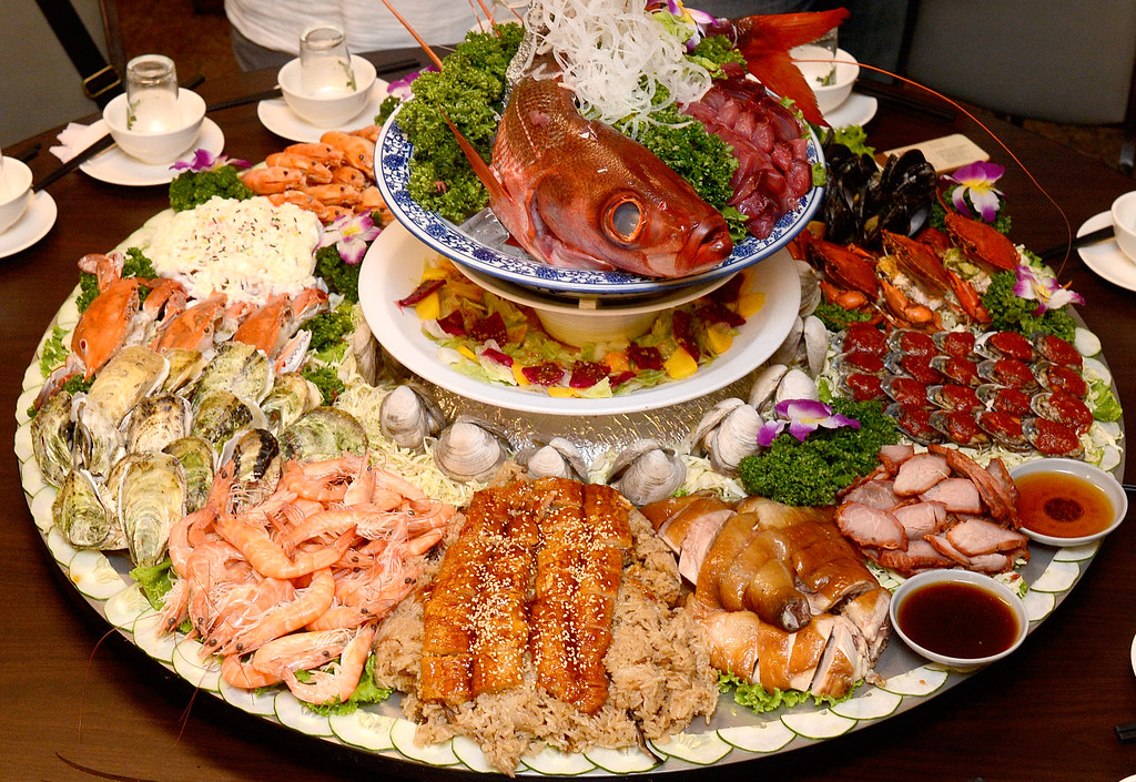 八里海鮮痛風餐   跟桌子一樣大的海鮮吃到你怕！